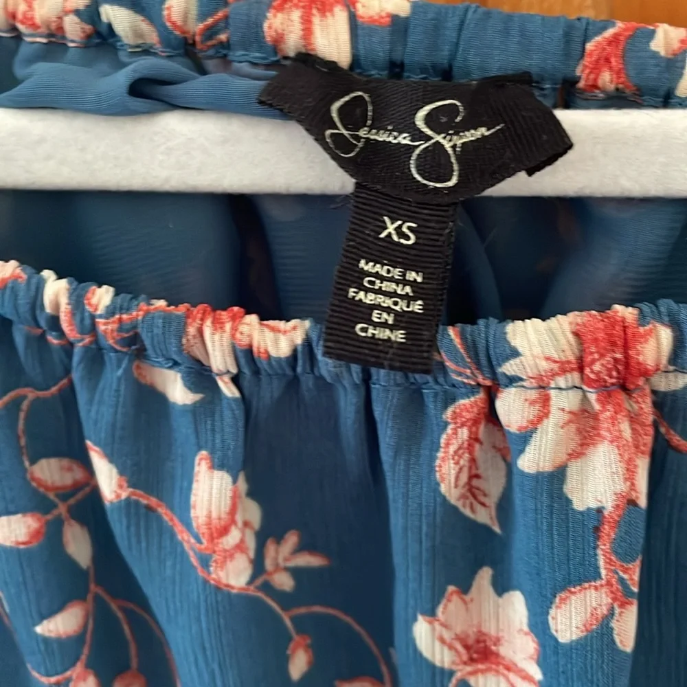 Floral Off-Shoulder Blouse - Picture 8 of 15